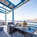 Beachfront شقة