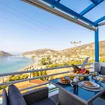 Beachfront شقة